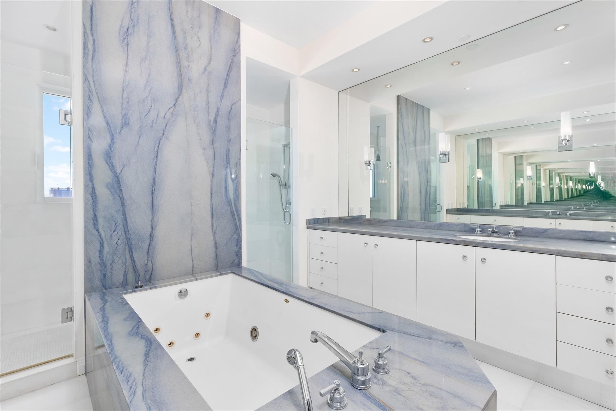 MAISON BLANC OF LAS OLAS - Residential