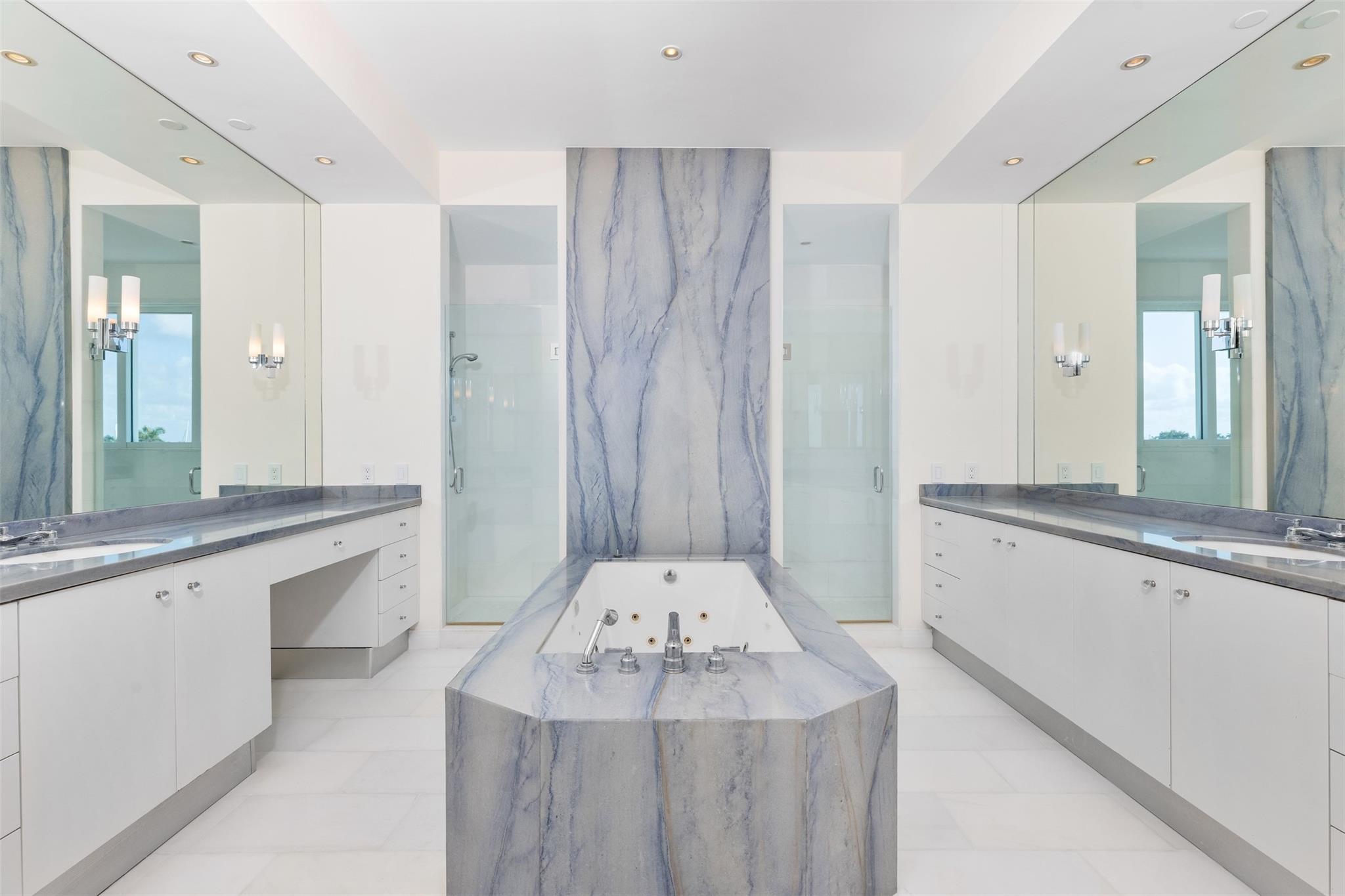 MAISON BLANC OF LAS OLAS - Residential