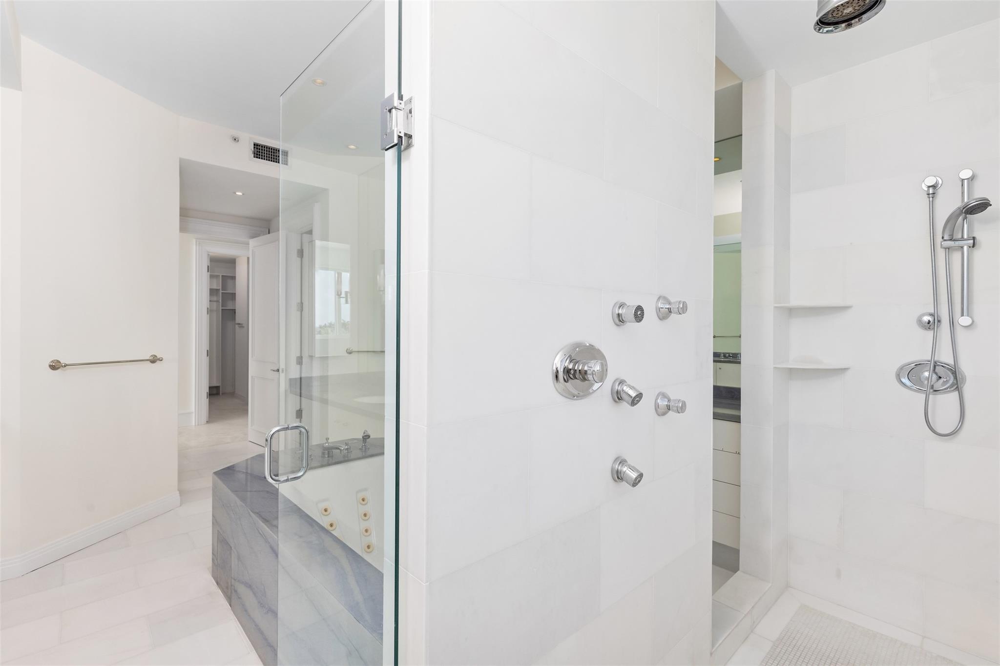 MAISON BLANC OF LAS OLAS - Residential