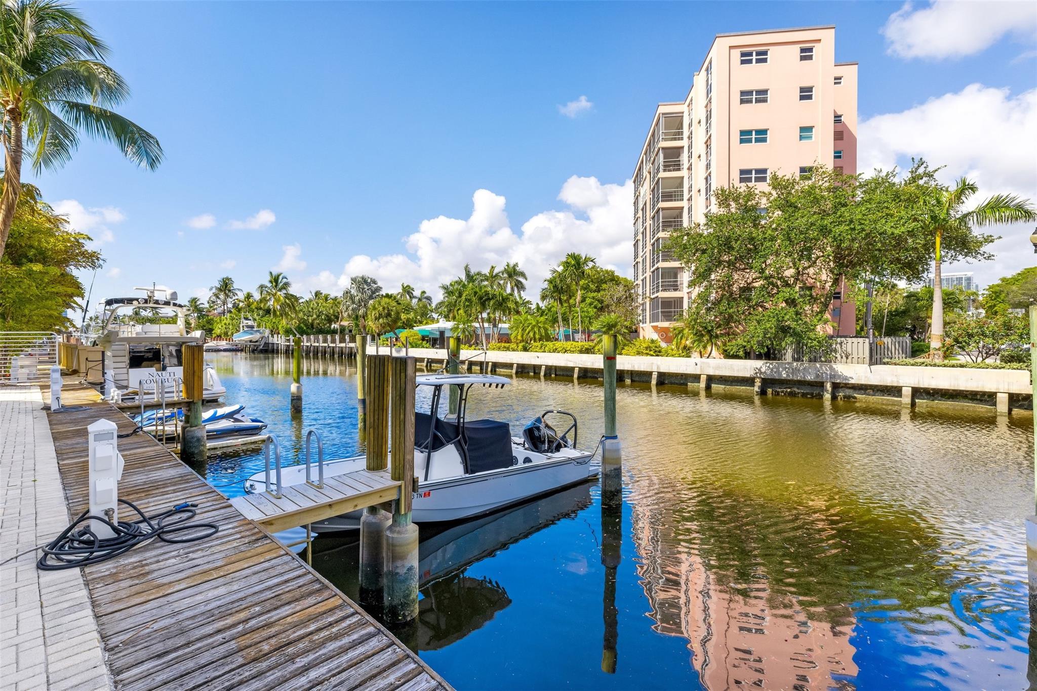 MAISON BLANC OF LAS OLAS - Residential