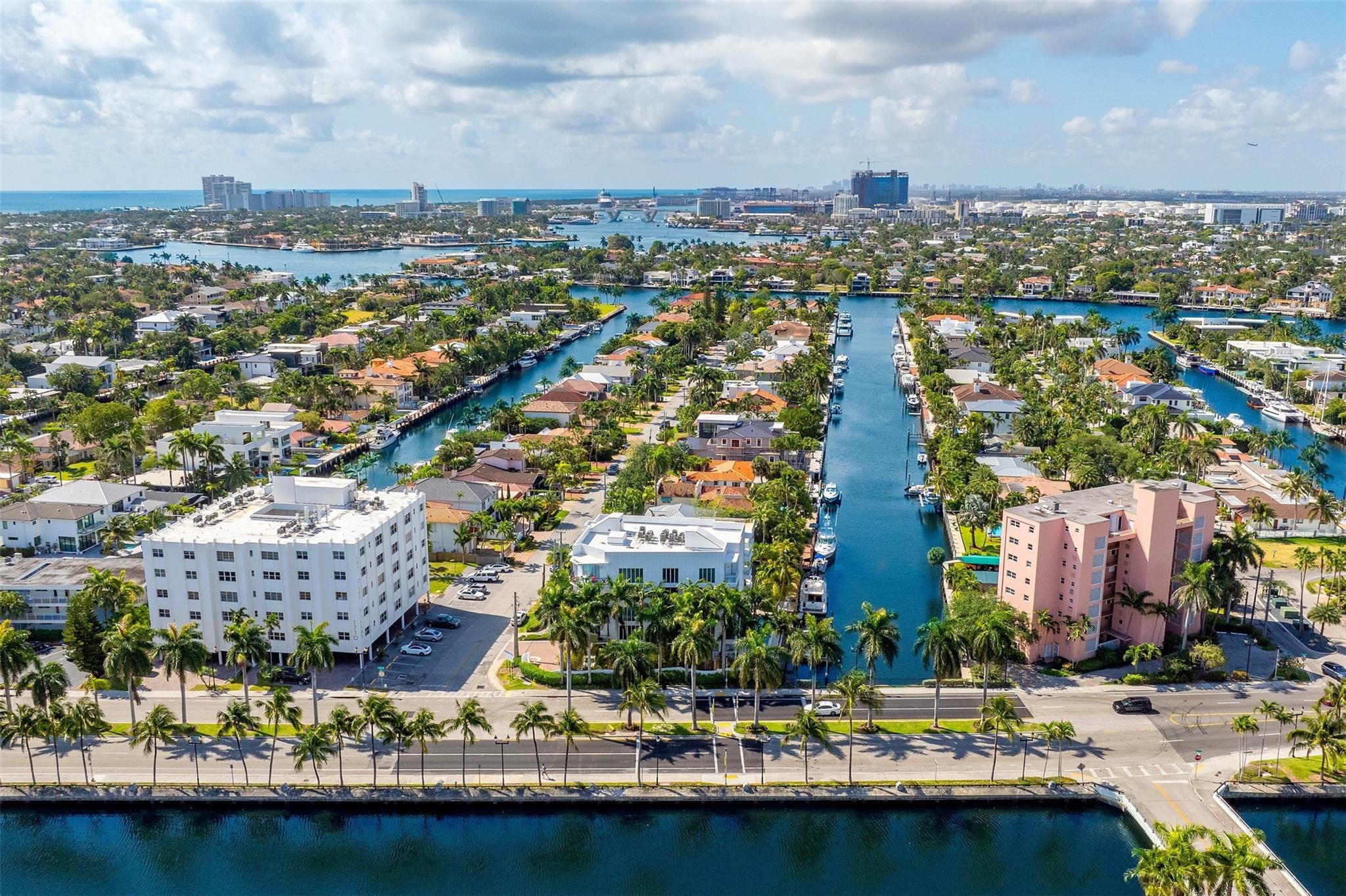 MAISON BLANC OF LAS OLAS - Residential