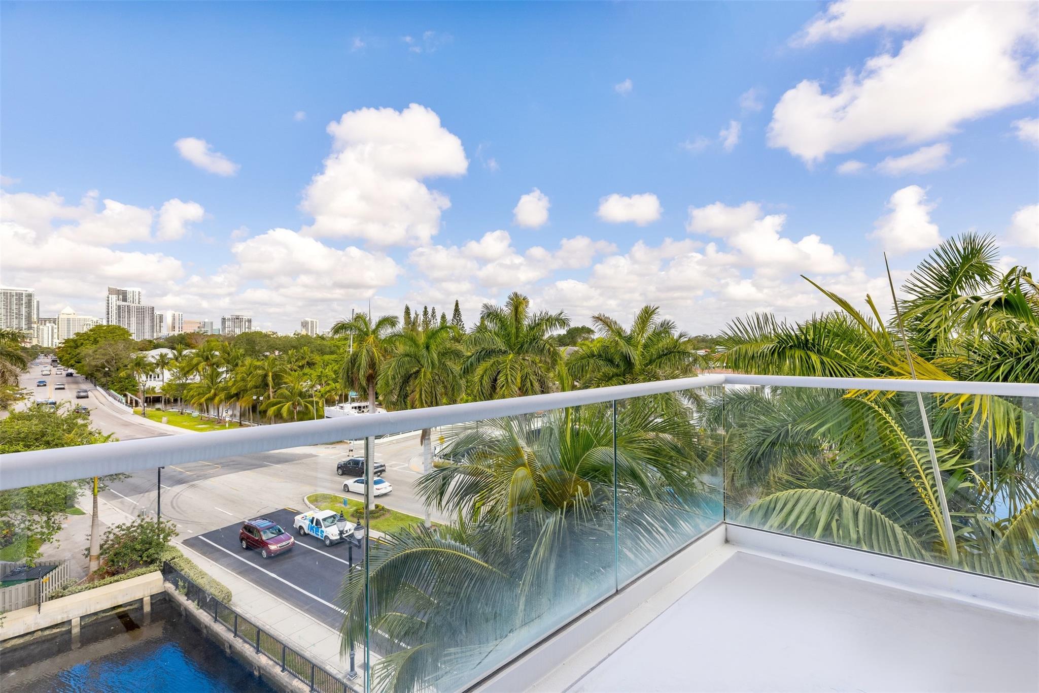 MAISON BLANC OF LAS OLAS - Residential