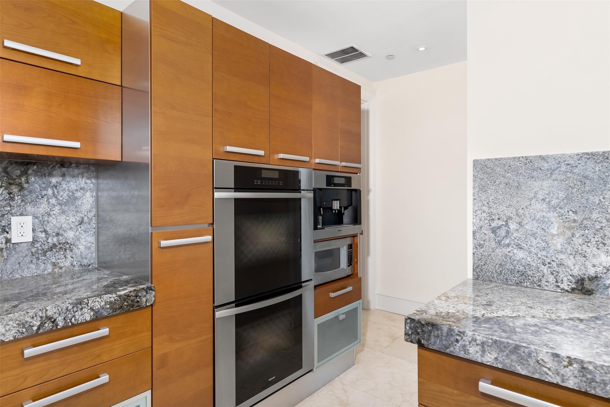 MAISON BLANC OF LAS OLAS - Residential