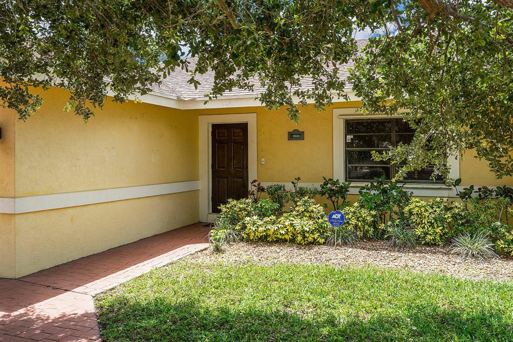 TROPIC PALMS 1 - Residential