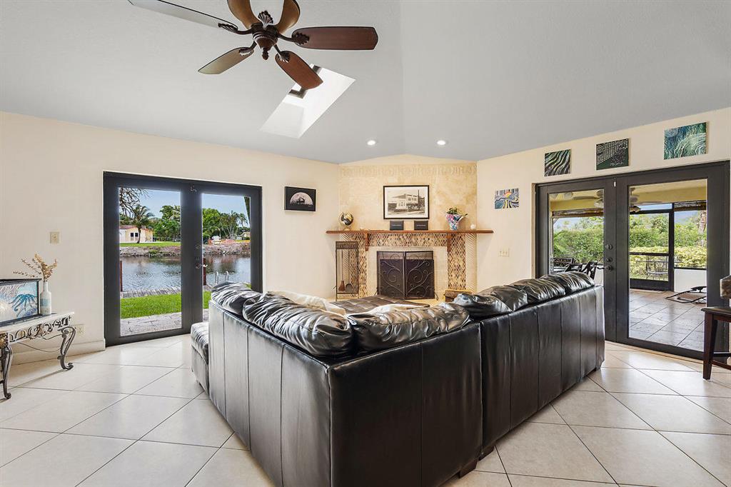 TROPIC PALMS 1 - Residential