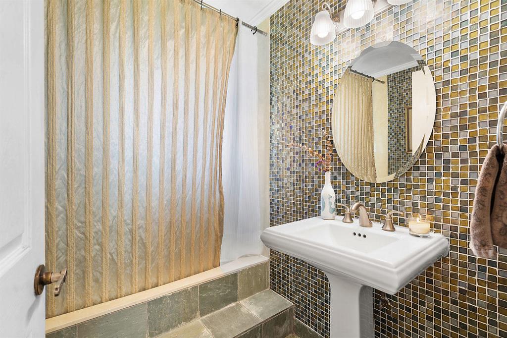 TROPIC PALMS 1 - Residential