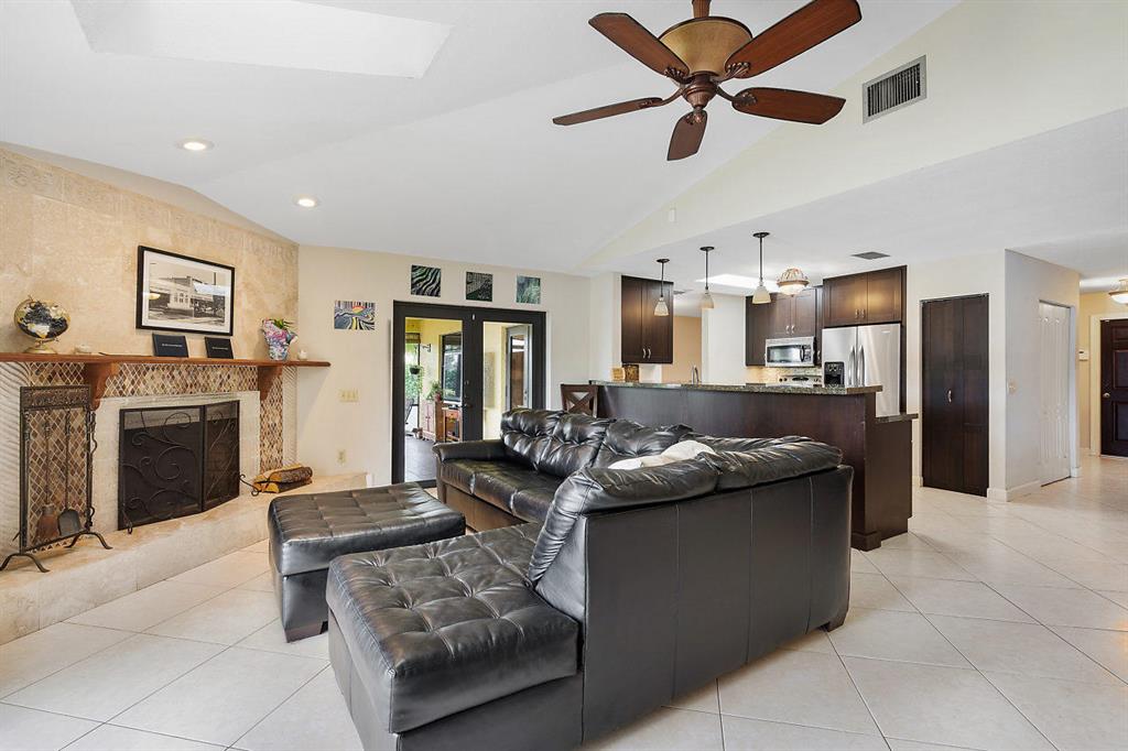 TROPIC PALMS 1 - Residential