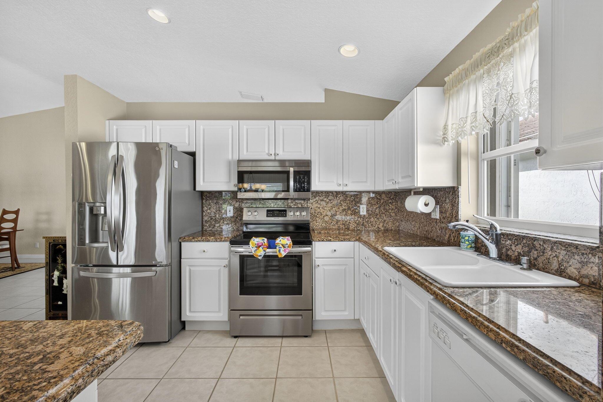 LAKEFIELD OF THE LANDINGS - Residential