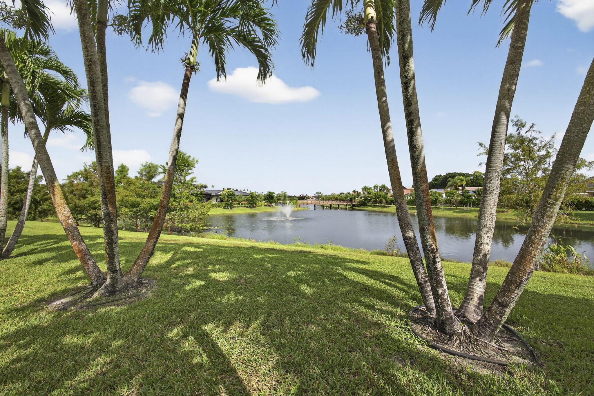 LOVELY CUL DE SAC LAKEFRONT HOME WITH A 2023 ROOF & NEW AC !!  BEAUTIFUL LAKE VIEWS WELCOME AS SOON AS YOU OPEN THE FRONT DOOR! SPACIOUS KITCHEN & FAMILY ROOM PLUS FORMAL DINING AND LIVING AREAS ALL FOCUSED ON THIS FANTASTIC VIEW. HUGE PRIMARY BEDROOM HOSTS A LARGE WALK IN CLOSET & PRIVATE BATH. CONVENIENT SPLIT BEDROOM PLAN. LAUNDRY ROOM INSIDE. OPEN & COVERED PATIOS TO ENJOY THIS BEAUTIFUL SETTING. CLOSE TO ALL EQUESTRIAN VENUES, IN AN' 'A''  RATED SCHOOL DISTRICT.