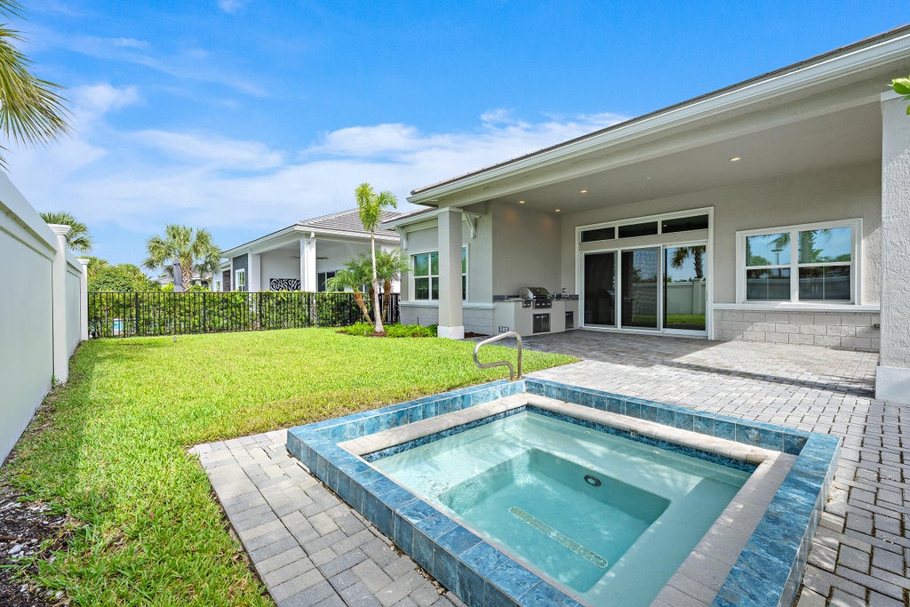 Photo of 9901 Regency Way, Palm Beach Gardens, FL 33412 (MLS # B26074485)