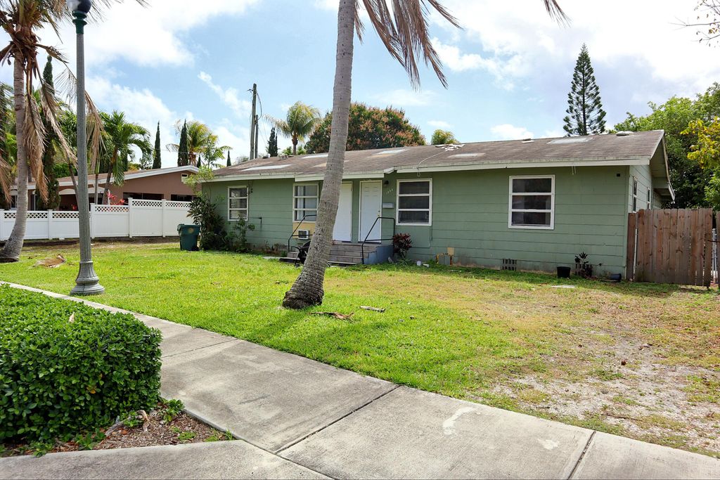 Photo of 1056 NE 34th Court, Oakland Park, FL 33334 (MLS # B26001972)