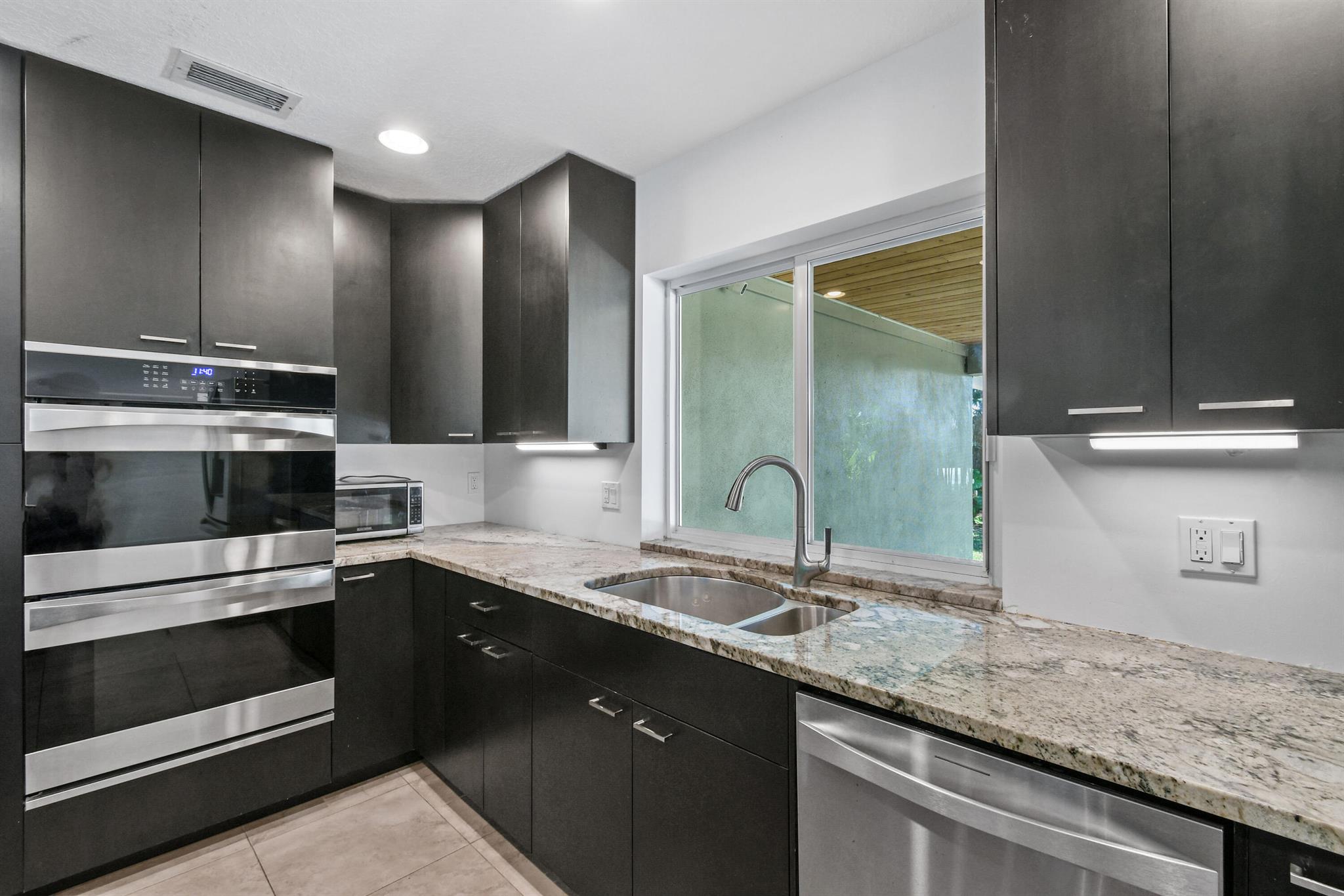 JUNO ISLES 2 - Residential Lease