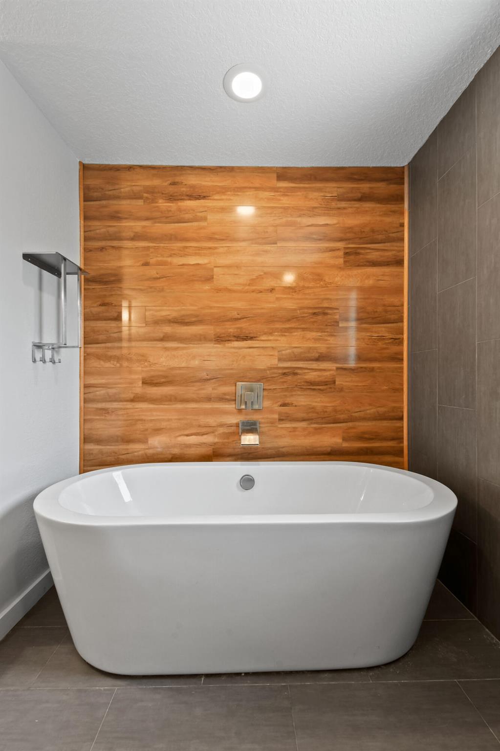 JUNO ISLES 2 - Residential Lease