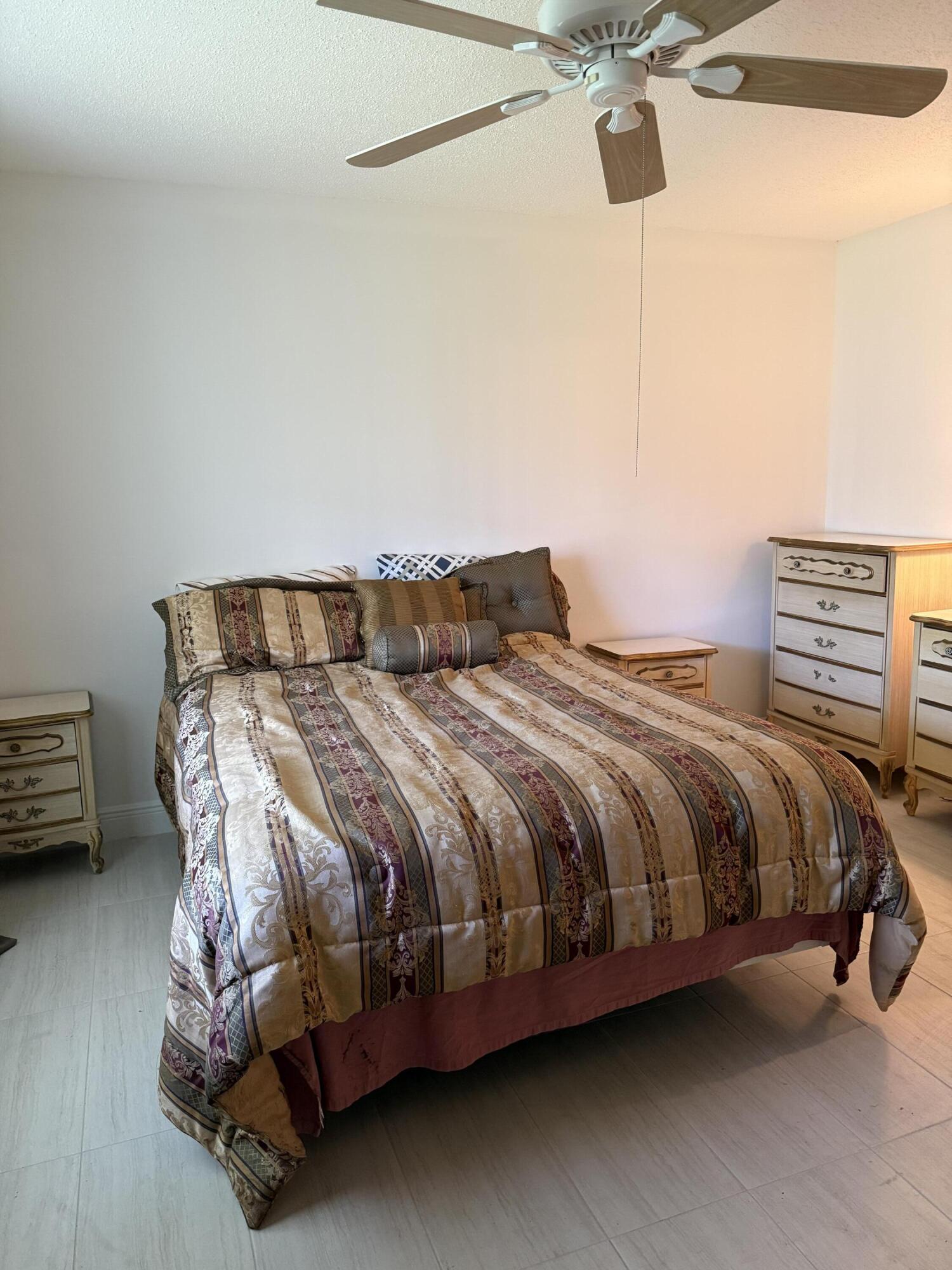 PINE POINT VILLAS COND A THRU I - Residential