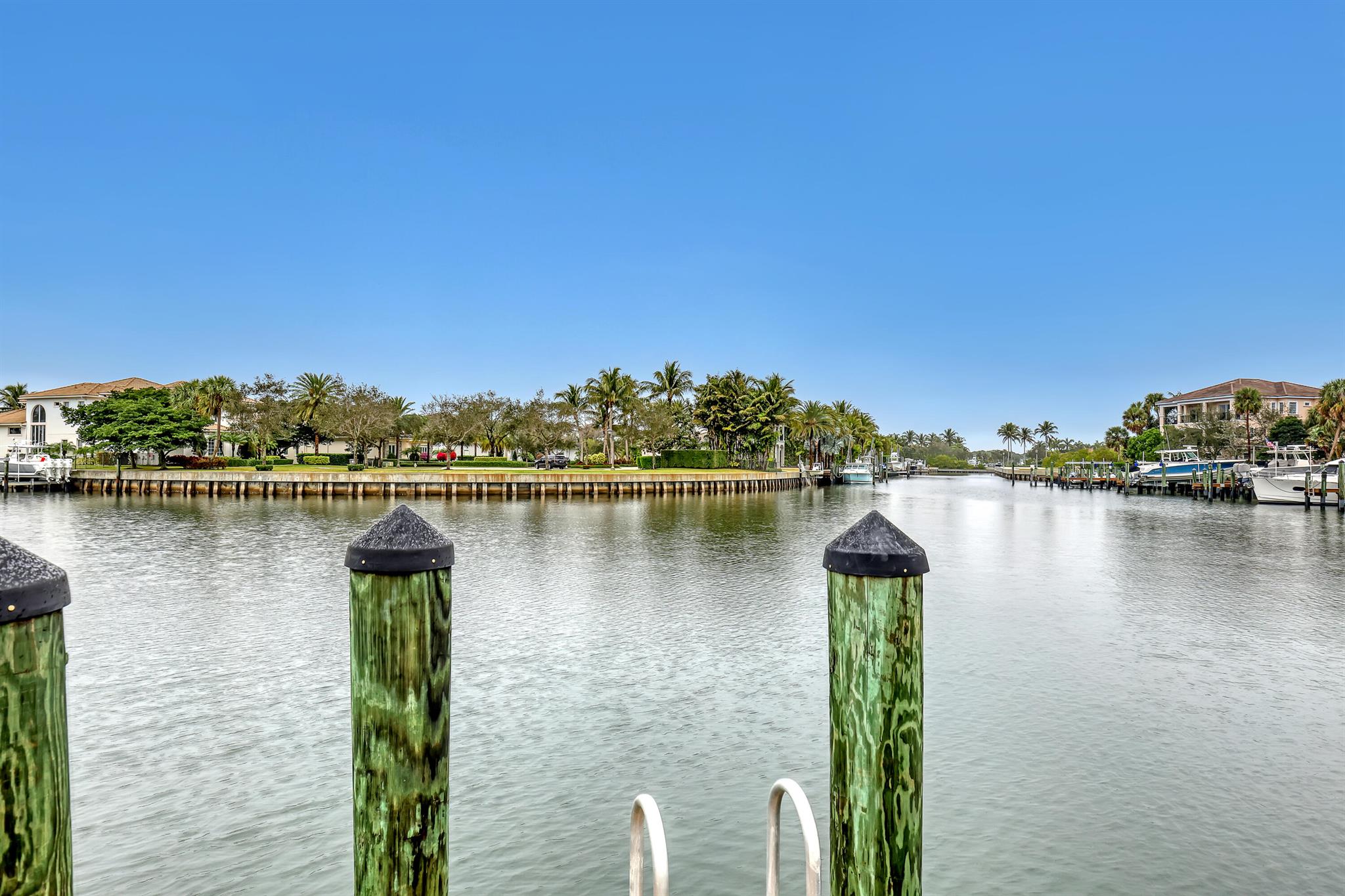 CARRIAGE HOMES AT FRENCHM - Residential