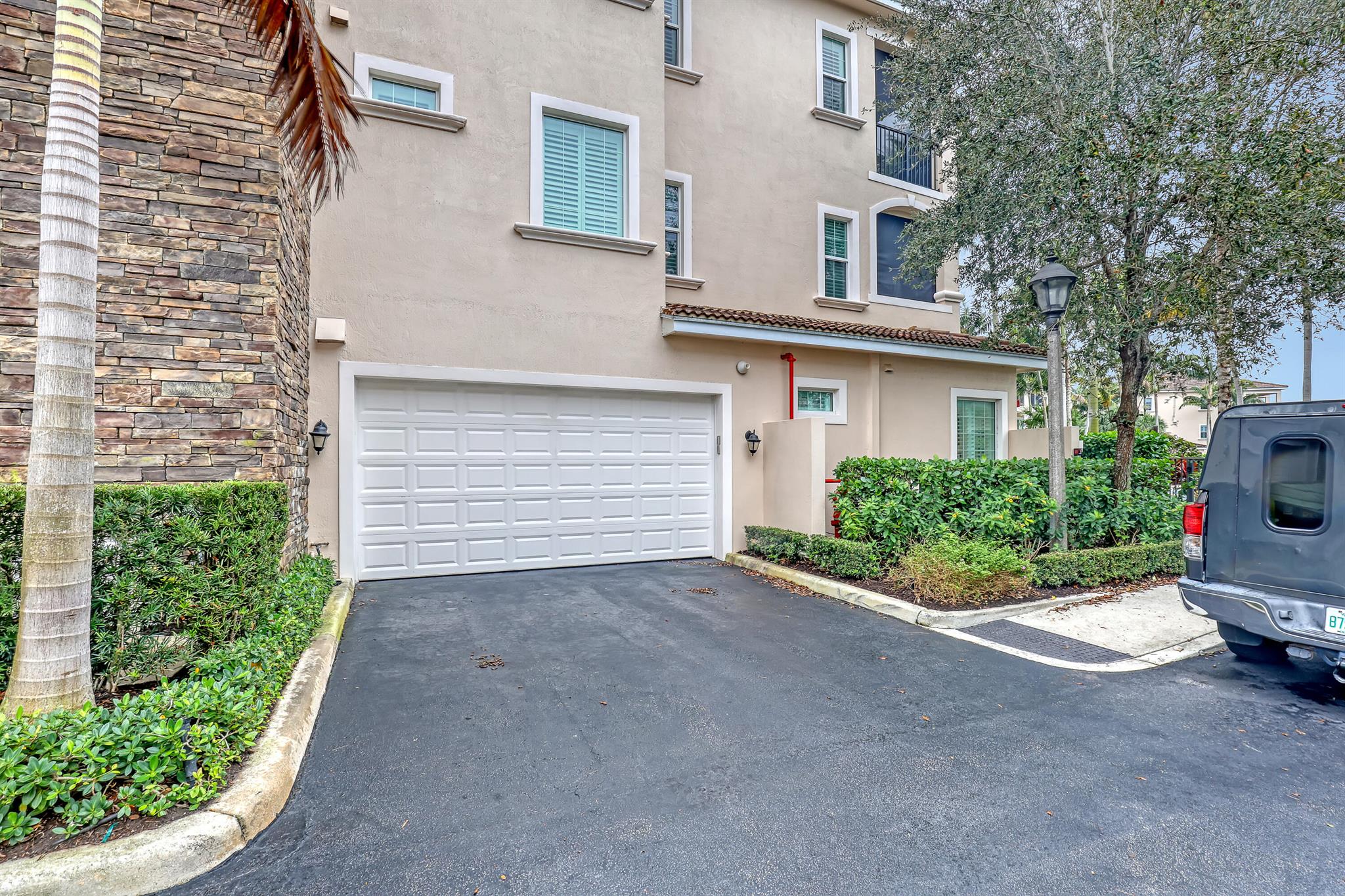 CARRIAGE HOMES AT FRENCHM - Residential