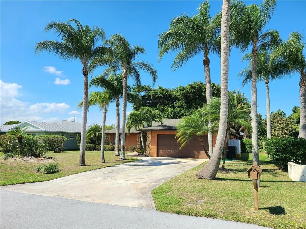 Photo of 6441 SE Sherwood Street, Hobe Sound, FL 33455 (MLS # F10272936)