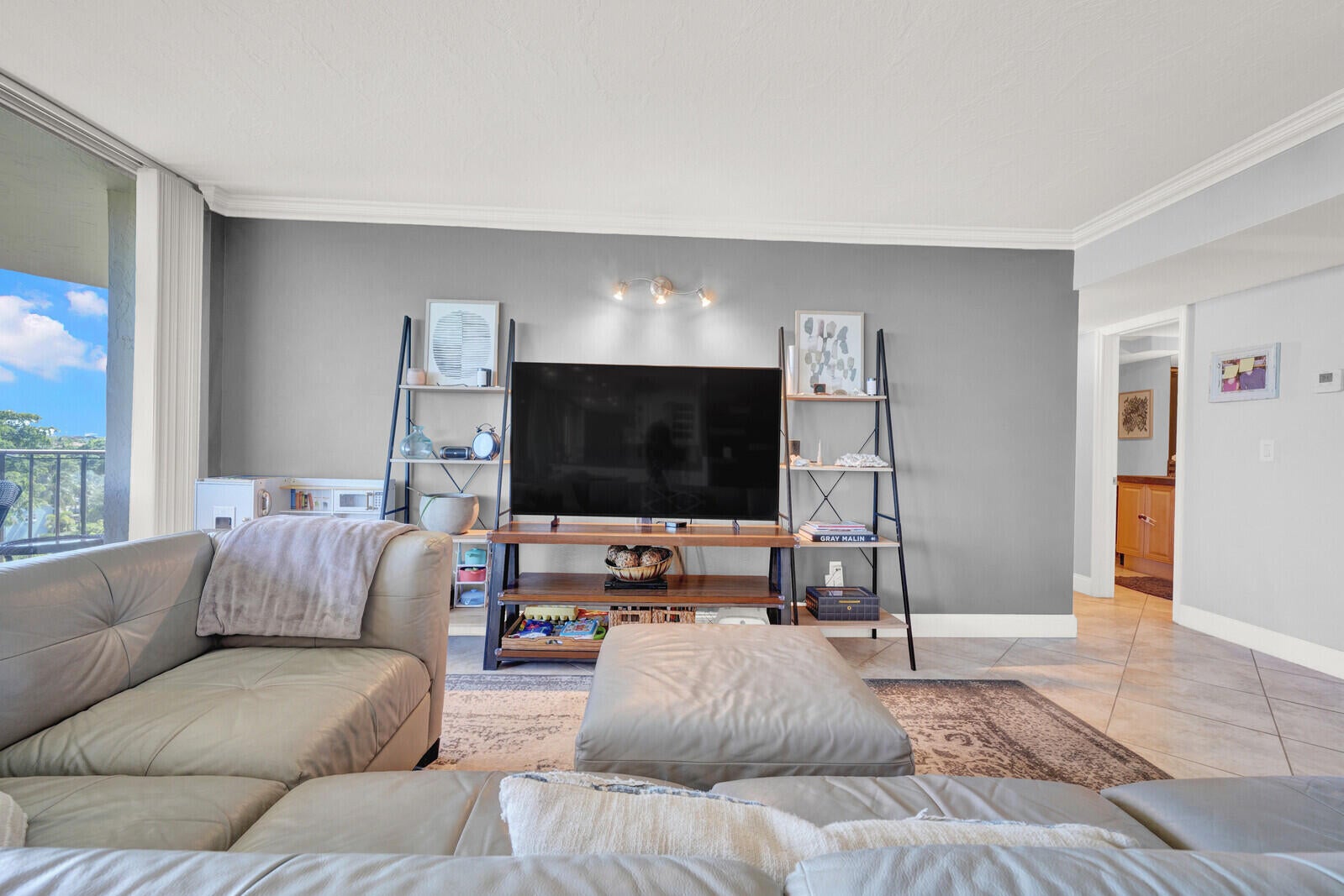Properties | Stephanie Kaufman 859 Jeffery Street 7050