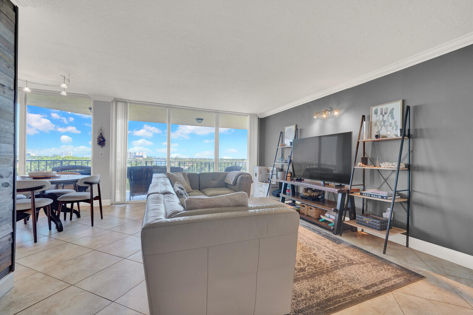 Properties | Stephanie Kaufman 859 Jeffery Street 7050