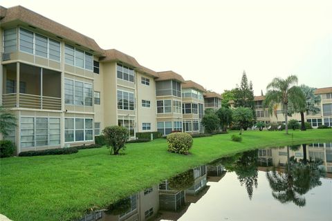 A home in Lauderdale Lakes