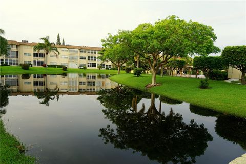 A home in Lauderdale Lakes