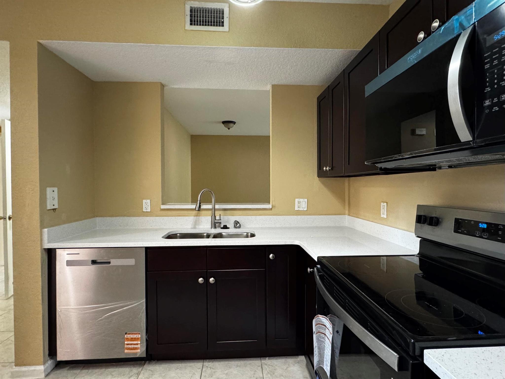 1103 Golden Lakes Boulevard 1011