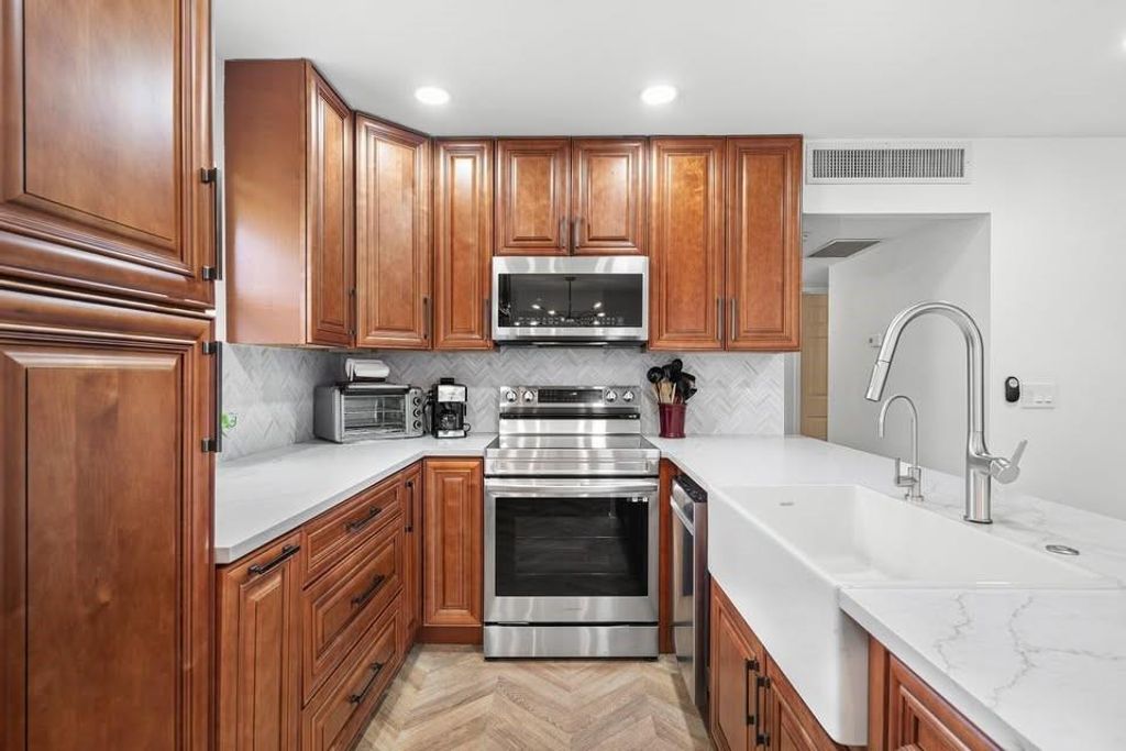 Photo of 156 Seville #G, Delray Beach, FL 33446 (MLS # F10532332)