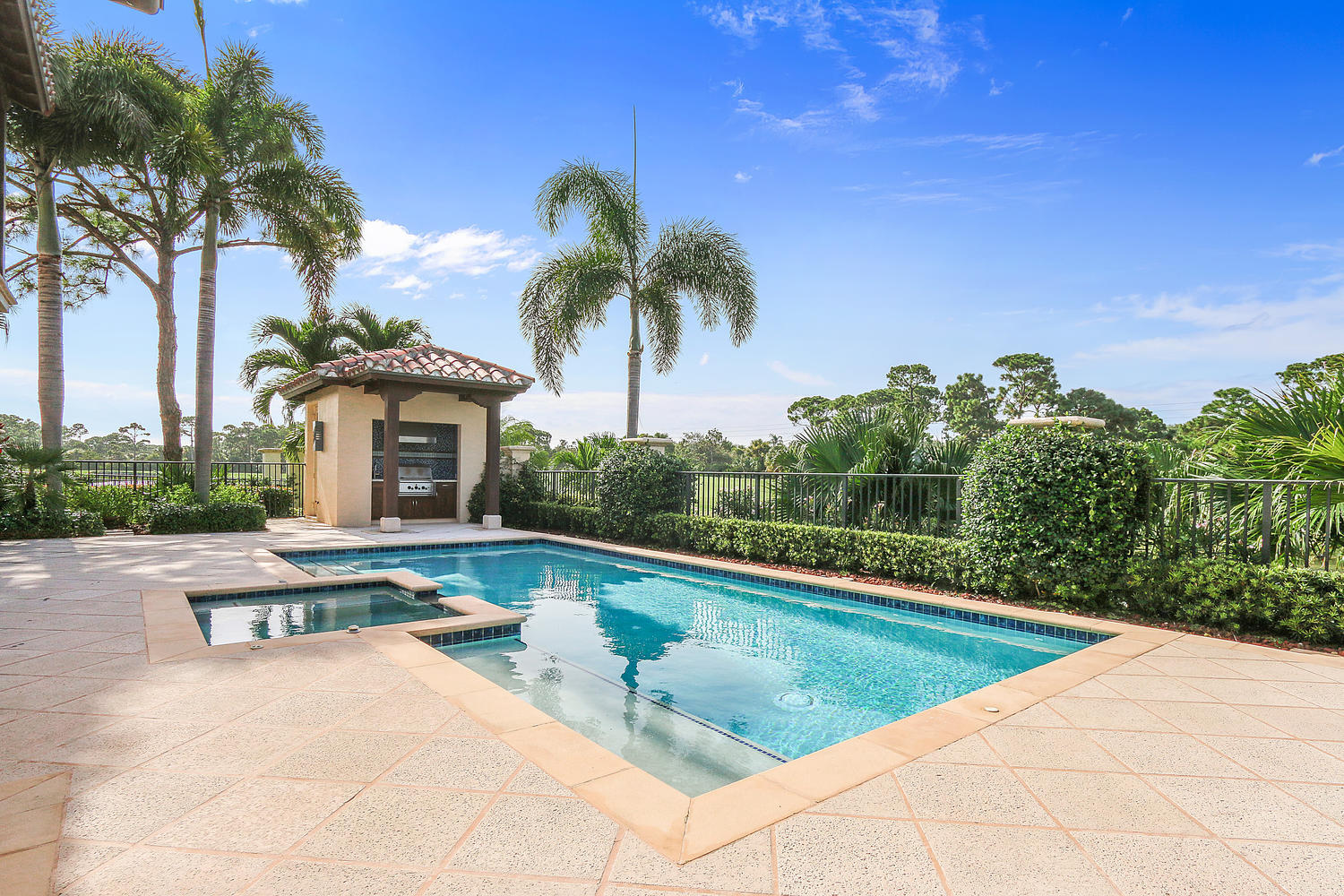 TRUMP NATIONAL - Residential