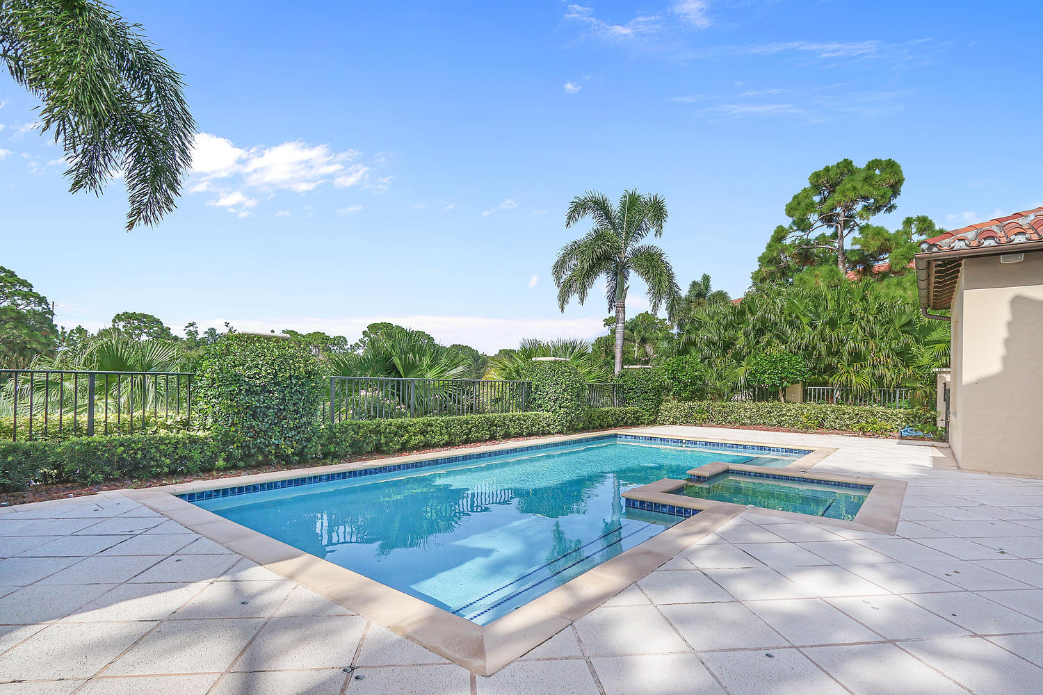 TRUMP NATIONAL - Residential