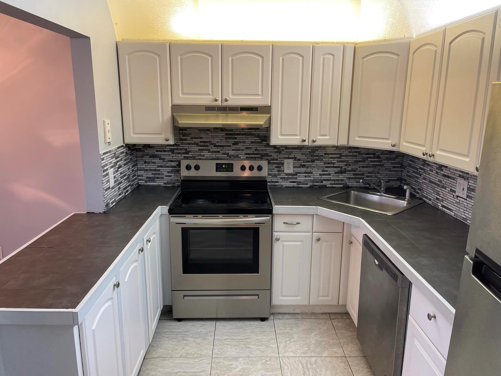 PINE RIDGE AT HAVERHILL C - Residential Lease