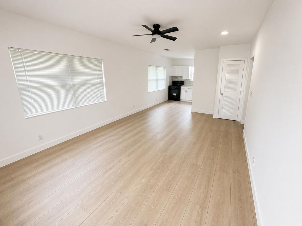 Photo of 135 SE 4th Street, Hallandale Beach, FL 33009 (MLS # B26019752)