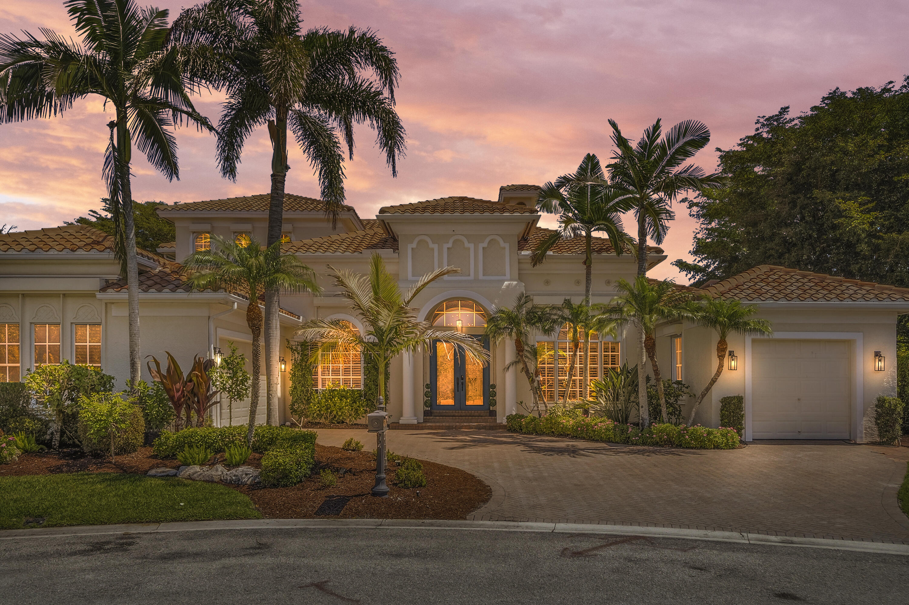 281 SW Hatteras Court