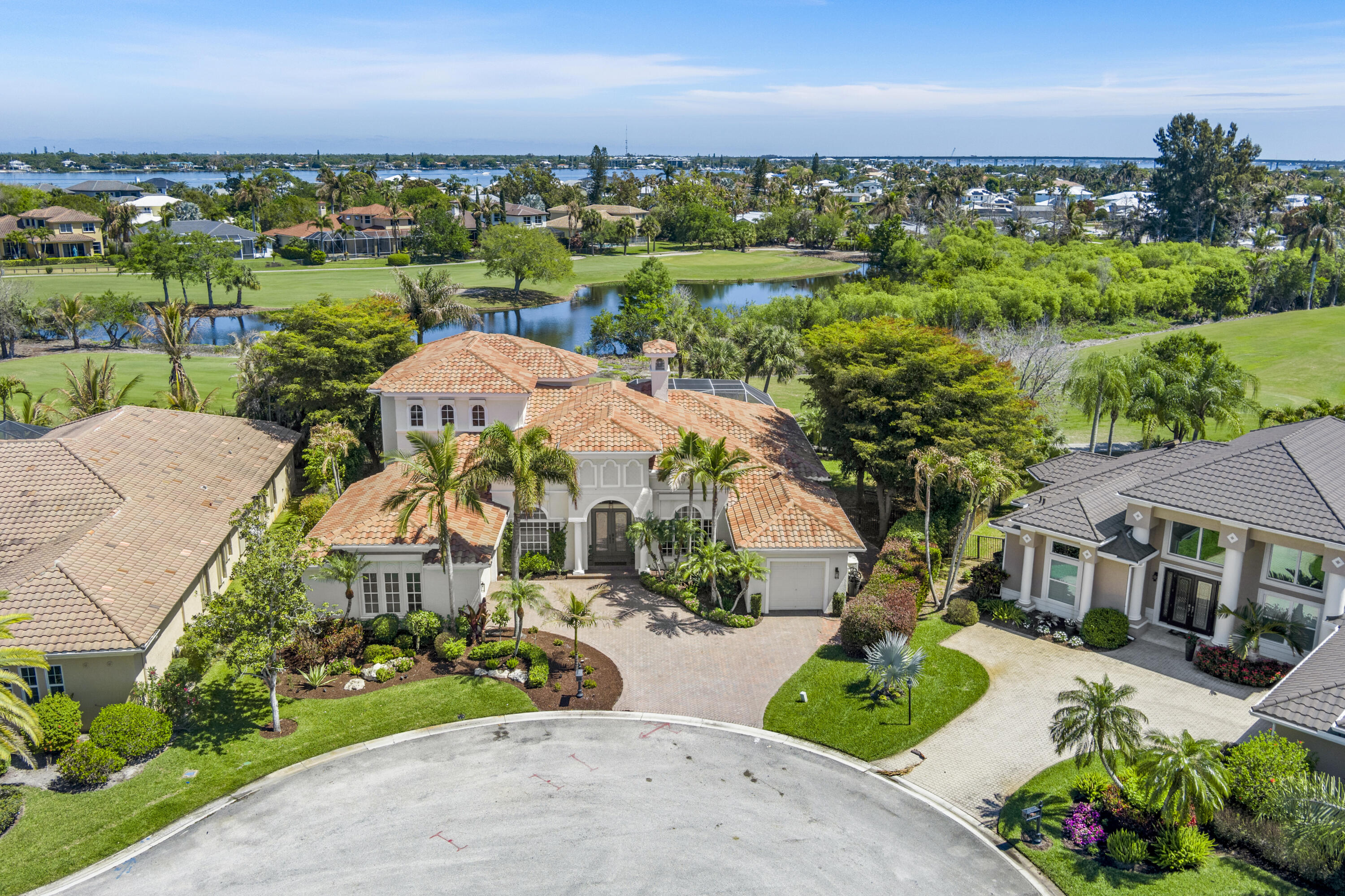 281 SW Hatteras Court