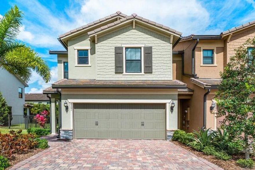 Unfurnished. Beautiful and upgraded end unit with fenced in oversized lot ,short walk to the clubhouse and many great amenities. A+ Rated schools , near great shops , restaurants, equestrian amenities and so much more