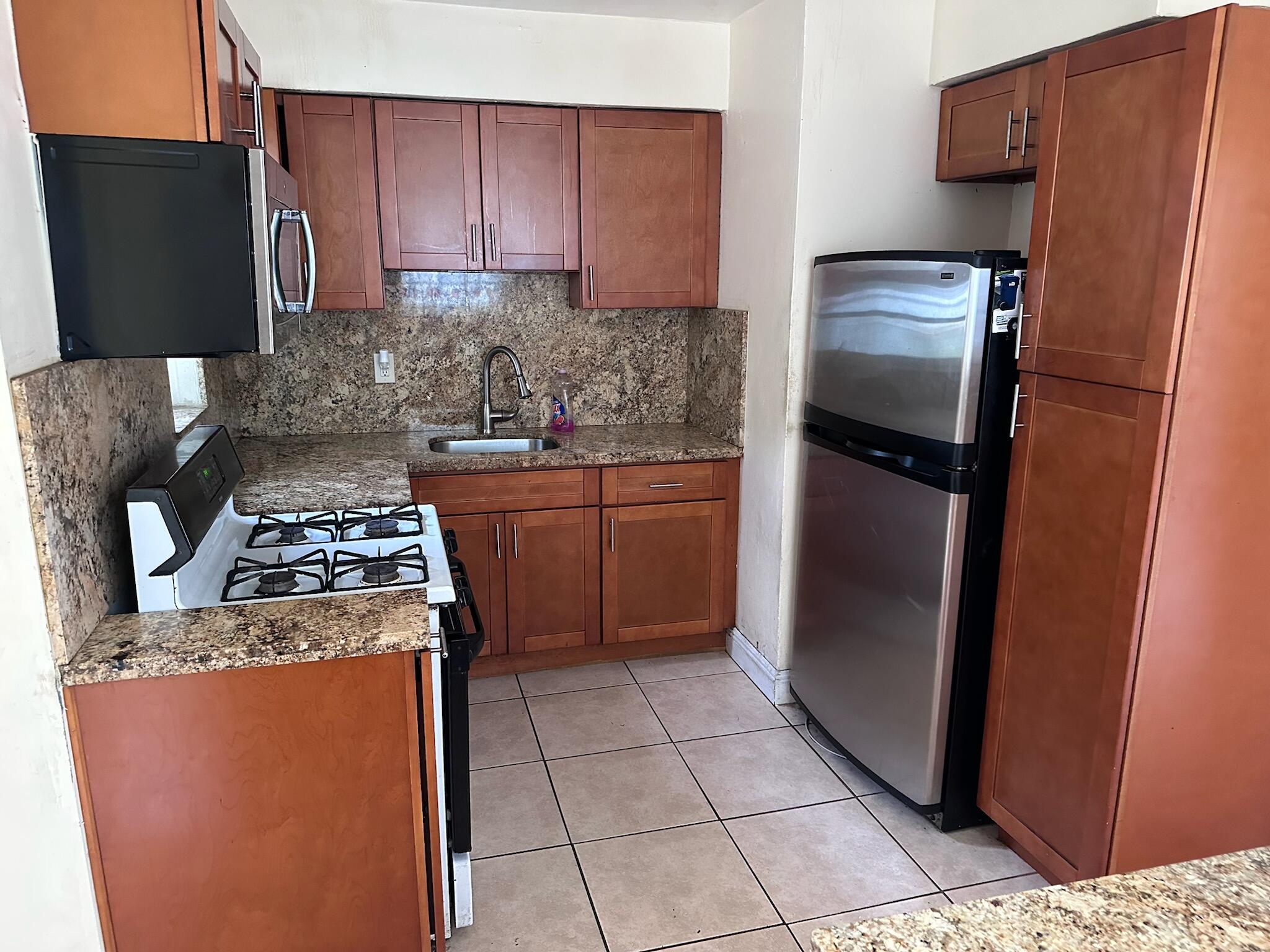 9229 NW 33RD AVE Road