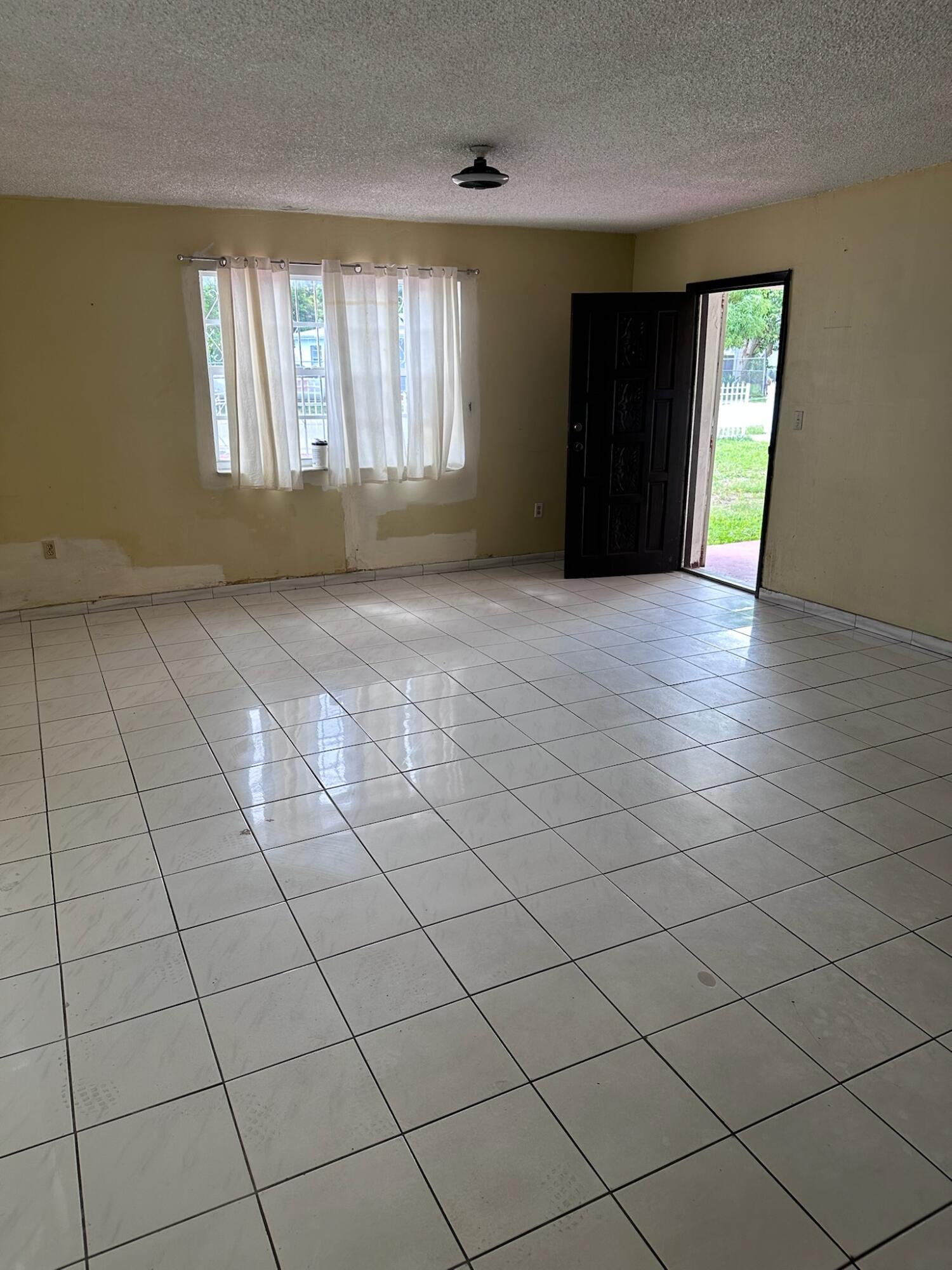9229 NW 33RD AVE Road