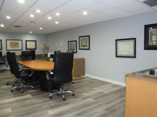 BARCLAY CONDO - Residential Lease
