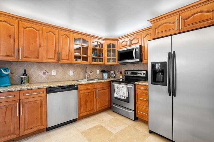 BARCLAY CONDO - Residential Lease