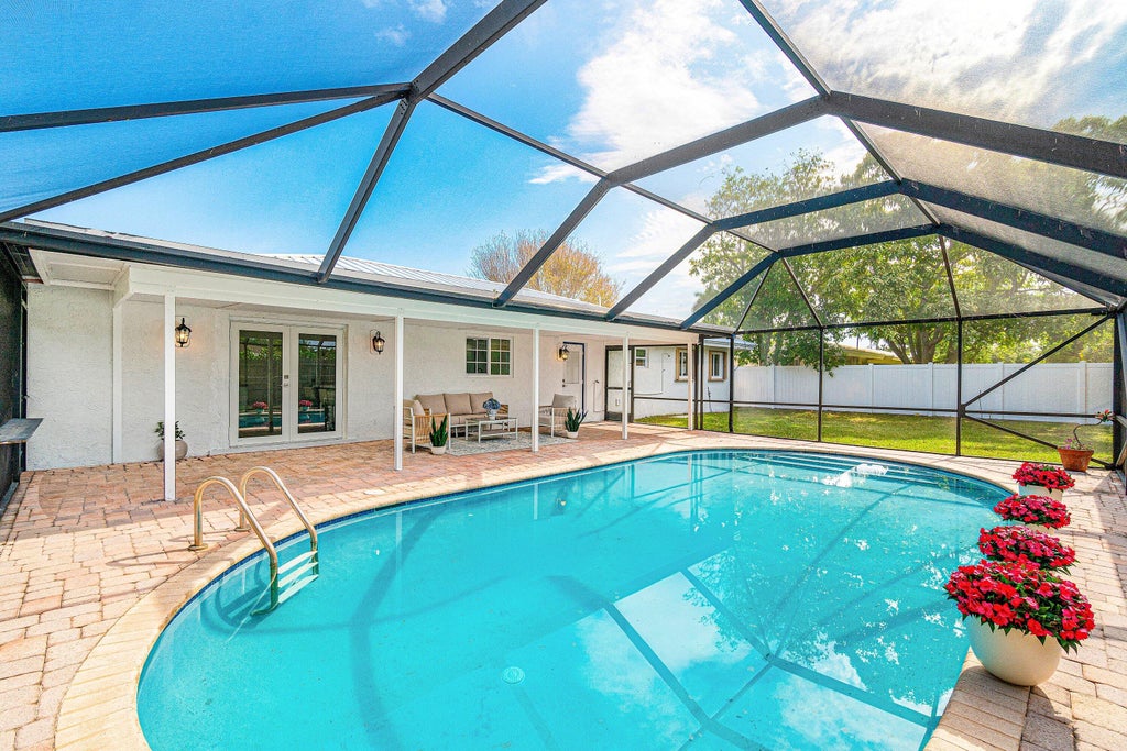 Photo of 718 SW 27th Place, Boynton Beach, FL 33435 (MLS # B26044440)