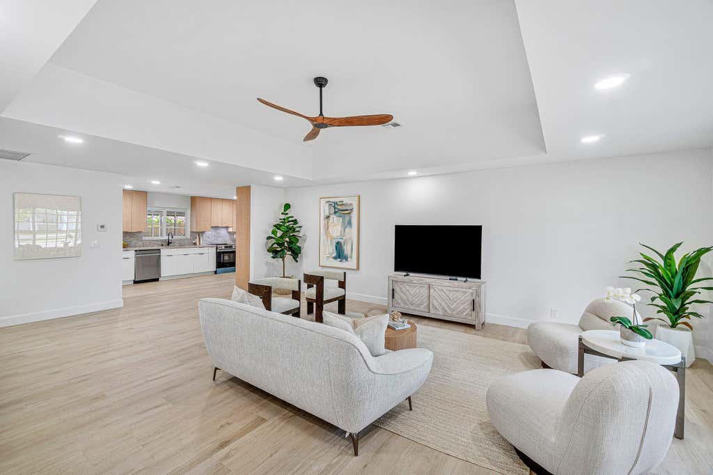 Photo of 718 SW 27th Place, Boynton Beach, FL 33435 (MLS # B26044440)