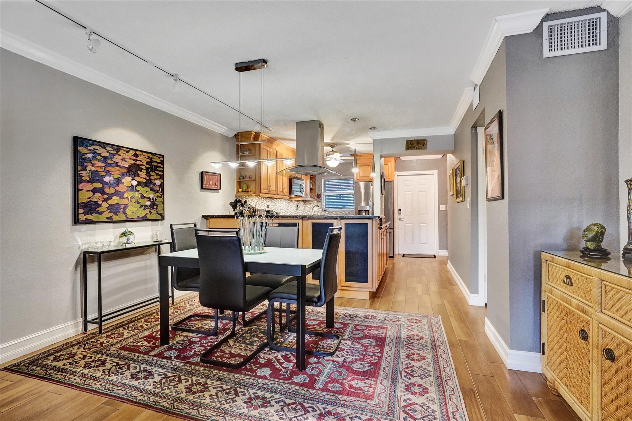 1332 Bayview Dr 101
