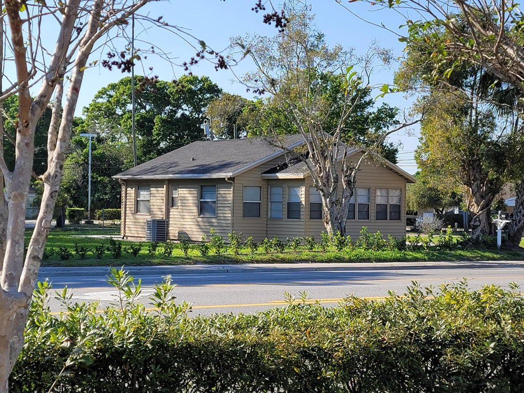 Photo of 1207 S 25th Street, Fort Pierce, FL 34947 (MLS # R11048533)