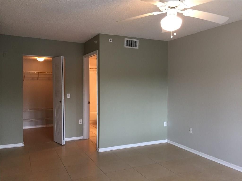 EVERGREEN LAKES - Residential