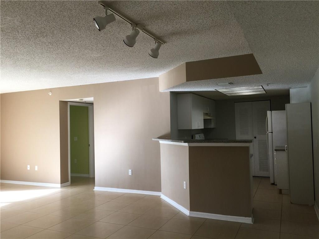 EVERGREEN LAKES - Residential