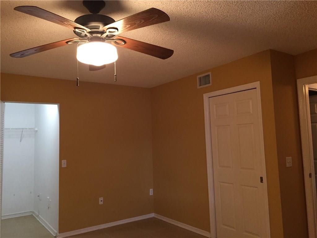 EVERGREEN LAKES - Residential