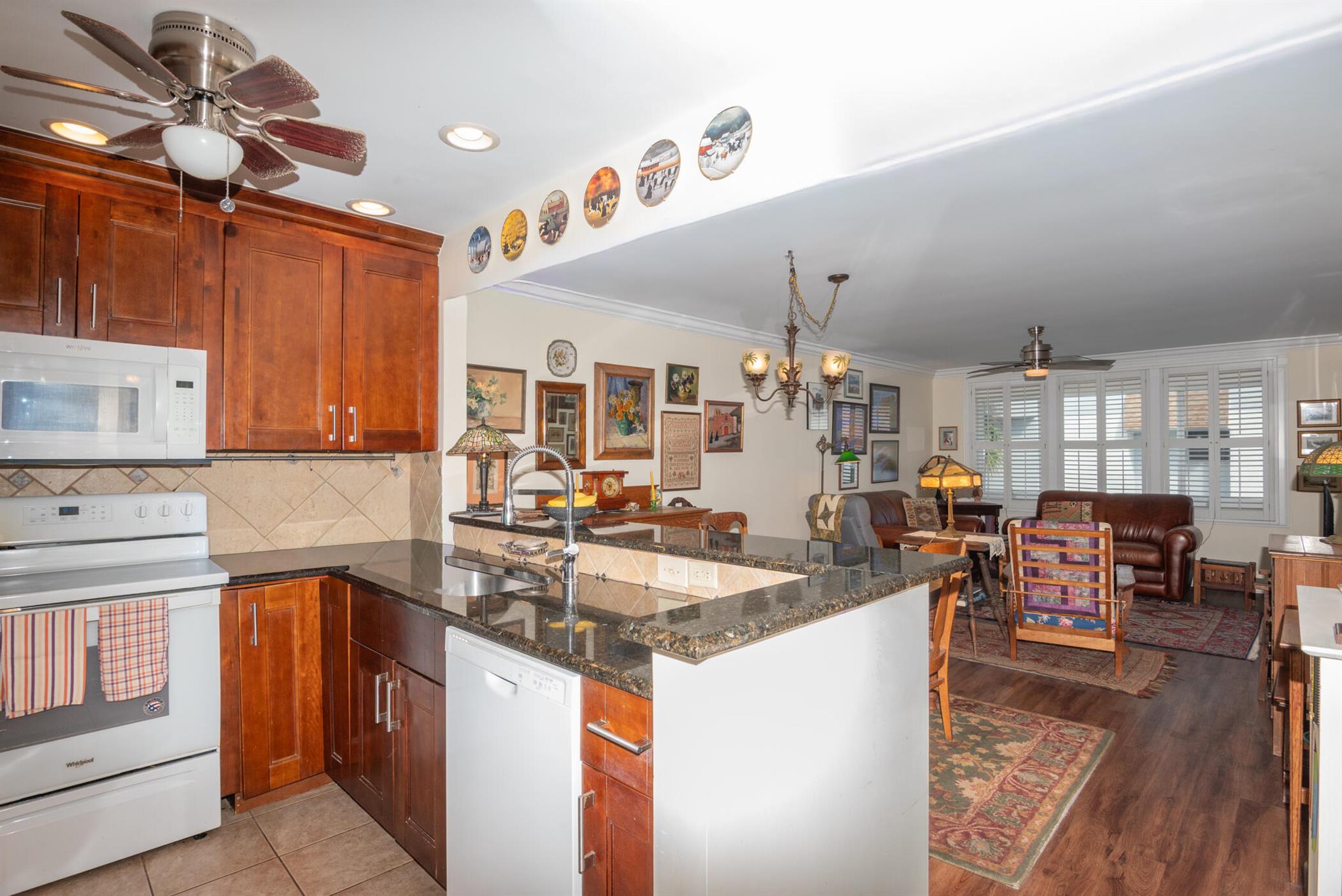 1516 S Lakeside Drive 411