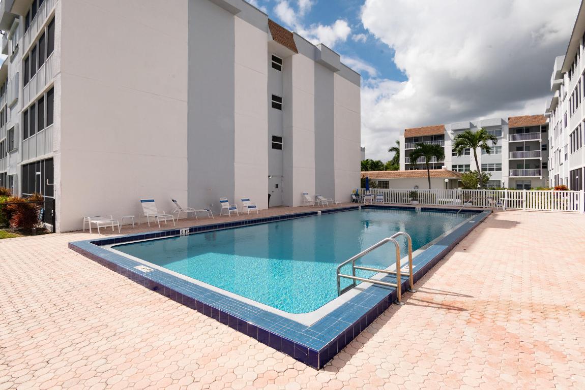 PALM LAKE 1 CONDO - Residential