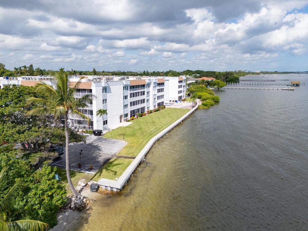 PALM LAKE 1 CONDO - Residential