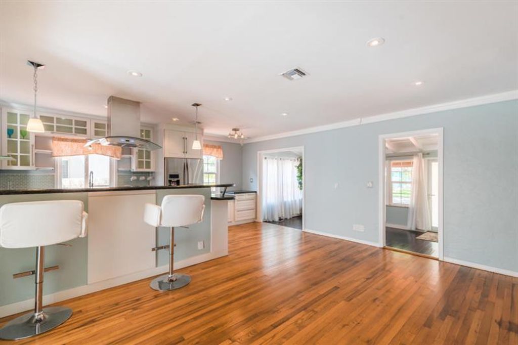 Photo of 415 NE 8th Avenue, Fort Lauderdale, FL 33301 (MLS # B26034740)