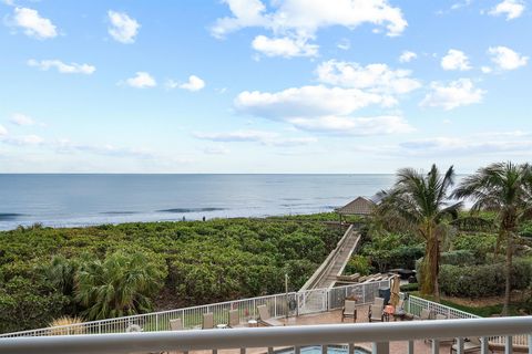 A home in Hutchinson Island